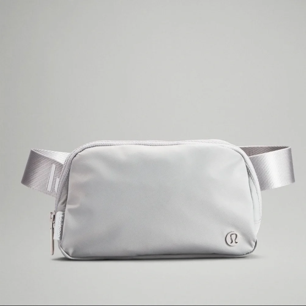 NWT 🍋 Lululemon Silver Drop Logo Everywhere Belt Bag 1L